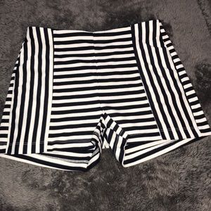 🦓 Fitted Comfy Striped Shorts